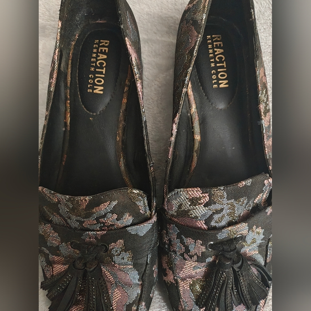 Kenneth Cole Reaction Black and Pink Floral Loafers Women's size 8